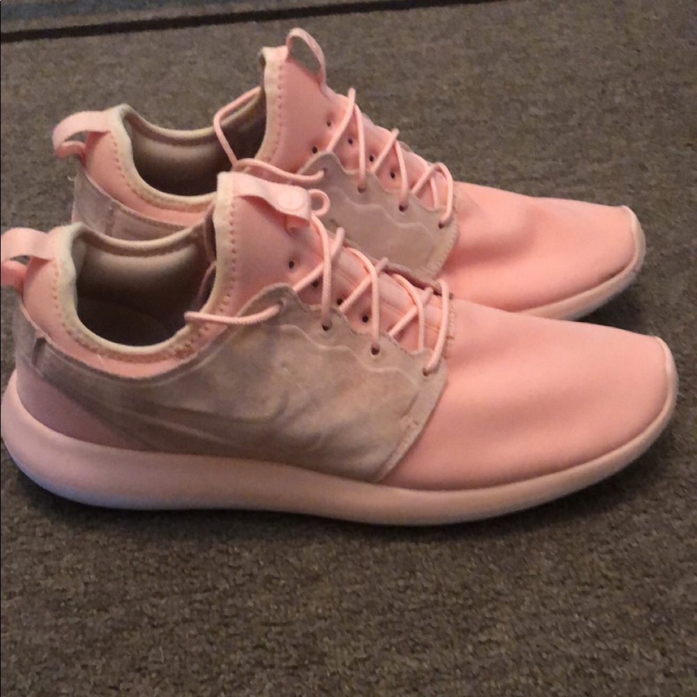 Men’s Nike Roshe 2 Salmon color, Size 12